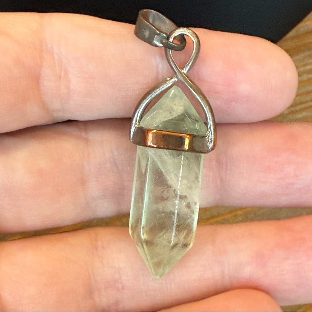 Double Point Green Crystal Quartz Pendant Silver Tone READ Description